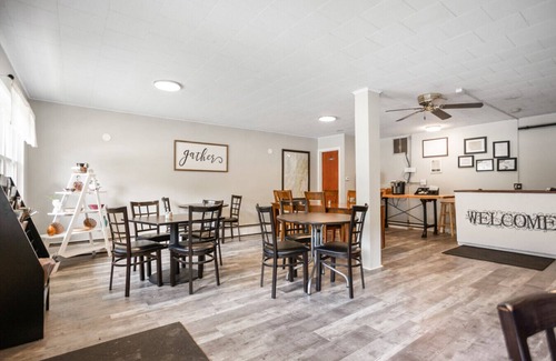 Wellsboro Hotel | Double Queen Suite w/Futon | 2mi to Grand Canyon