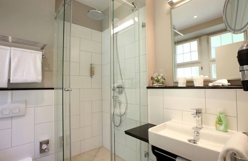 Annweiler am Trifels Bed & Breakfast | Double room, shower, toilet, quiet - Kurhaus Trifels Seminarhotel GmbH