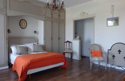 Montlouis-sur-Loire House | Double room-Luxury-Ensuite with Shower-Garden view
