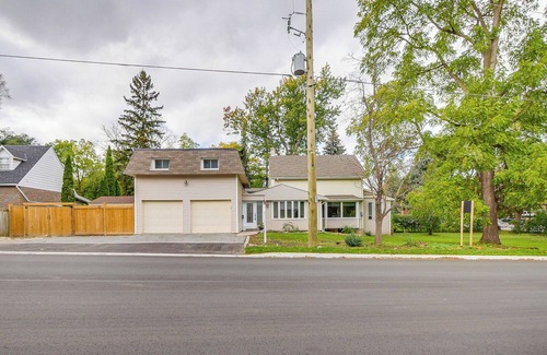 Brampton House | Double Room 1 Brampton Toronto Canada
