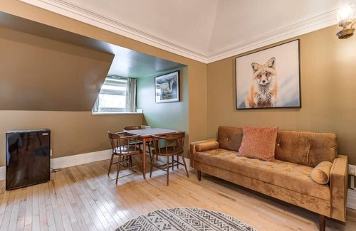 Vieux-Quebec-Cap-Blanc-colline Parlementaire Hotel | Double Room #7 Summar