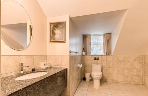 Vieux-Quebec-Cap-Blanc-colline Parlementaire Hotel | Double Room #7 Summar