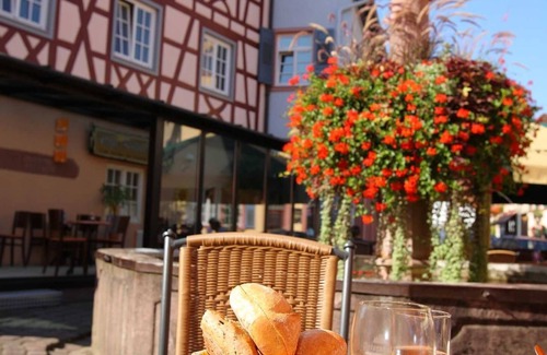 Ettenheim Cottage | Double room A with shower and toilet - Hotel Deutscher Hof