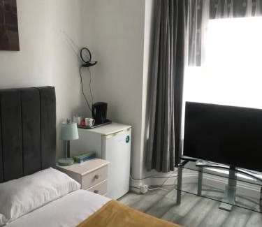 Plumstead House | Double Room Central Location