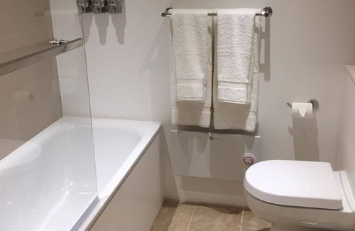 Glastonbury Bed & Breakfast | Double room-Ensuite with Bath-The Snowy Owl
