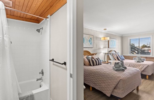 North Carolina Coast Hotel | Double Room Hotel- 2 Pools, Near Beach/Boardwalk, No Pets Allowed