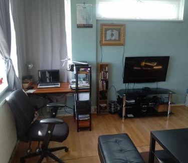 Tooting House | Double room in a cosy flat in Tooting