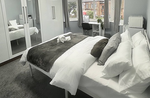 Seven Kings House | Double room in London, close to amenities and access to efficient transport!