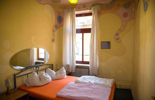Outer Neustadt Apartment | Double room in the original Backpackers Hostel
