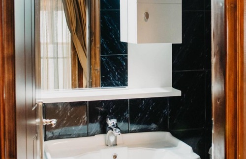 Kotroni House | Double Room looking the innercourtyard