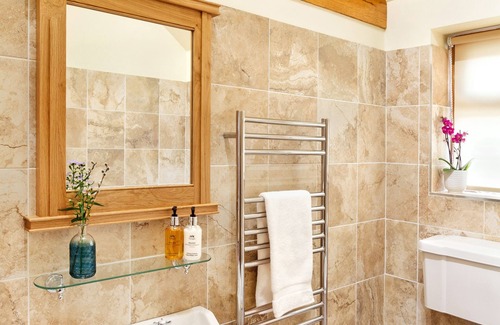 Staddlebridge House | Double room-Luxury-Ensuite with Bath-and Shower The Hurworth