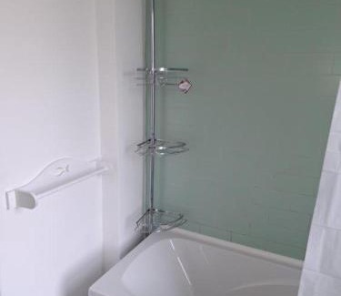 Goodmayes House | Double Room near London Seven Kings Train Station