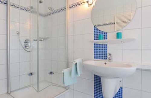 Esens Cottage | Double room non-smoking category II - Double room in the Hotel-Pension