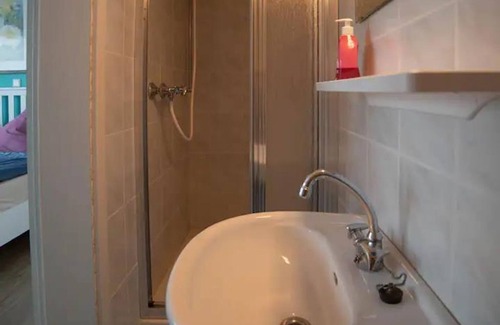 Neuenheerse Apartment | Double room, shower and bath, WC, balcony - Ferienwohnung Am Waldrand