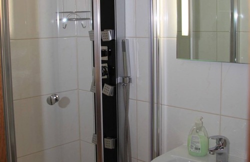 Wasserliesch House | Double room shower/WC - Cat. STANDARD - Waldhotel Albachmühle