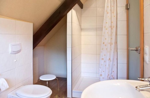 Krov Apartment | Double room shower/toilet - Trossen, Rosel