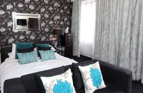 Longford House | Double room-Standard-Ensuite with Bath-Garden view-Room 12