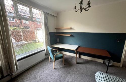 Manchester House | Double Room - Town & University nearby, 24h Bus, Airport-linked