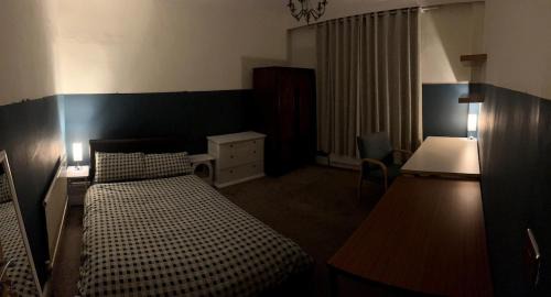 Manchester House | Double Room - Town & University nearby, 24h Bus, Airport-linked