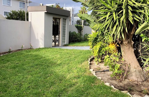 West Beach Cabin | Double Room! Welcome to our charming guesthouse in Cape Town!