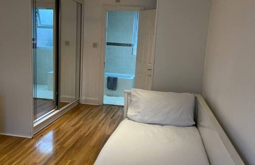 West Ham House | Double room with Sofa bed