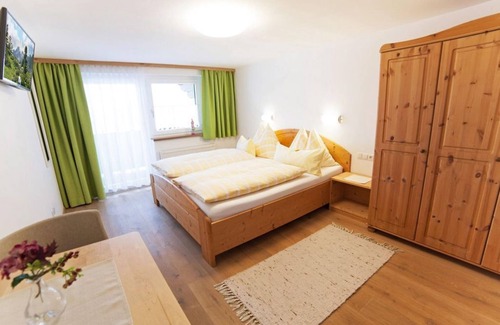 Filzmoos Bed & Breakfast | Double room with balcony, shower/bath/WC - Landhaus Vierthaler