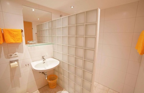 Filzmoos Bed & Breakfast | Double room with balcony, shower/bath/WC - Landhaus Vierthaler