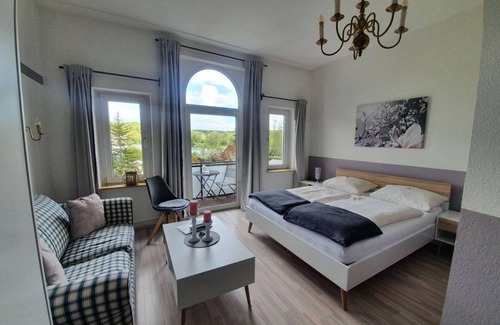 Moelln Bed & Breakfast | Double room with balcony or terrace - Pension Seeschlösschen