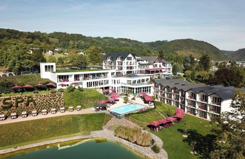 Loef House | Double room with balcony - Non Refundable BI 2P - Moselstern Parkhotel Krähennest