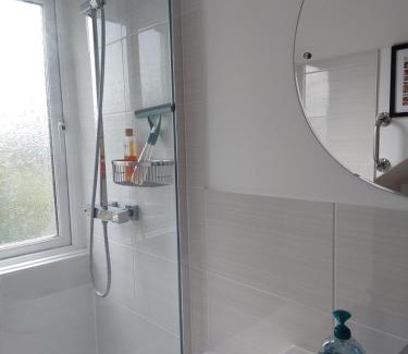 Worthing Bed & Breakfast | Double room with ensuite shower room in quiet, private house