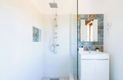 Pera House | Double Room with Private Bathroom - Lima4
