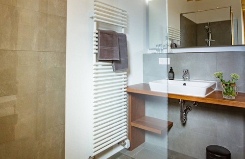 Lautlingen Apartment | Double room with shower and WC