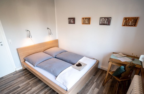 Kirchzarten Apartment | Double room with terrace