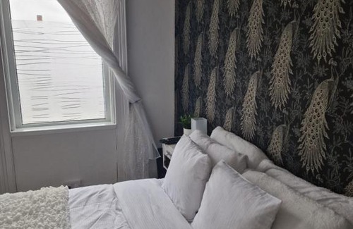 Belfast House | Double Rooms, Free Continental Breakfast, Pics and full address sent after booking, 2 miles to City Centre