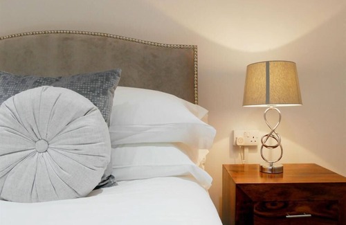 Mumbles Bed & Breakfast | Double Standard Room Ensuite@Norton House Hotel