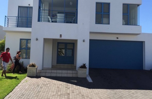 Mykonos House | Double storey luxury vacation house 3 min walk to beach (some ocean view
