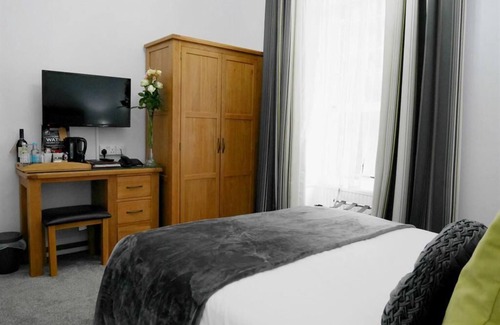 Mumbles Bed & Breakfast | Double Superior Room Ensuite@Norton House Hotel