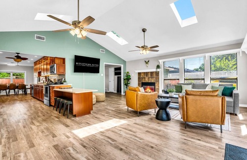 Irving House | Double Unit, Game Room, Mins to DFW & DAL | TMD