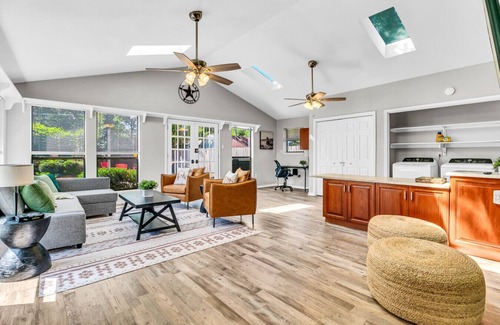 Irving House | Double Unit, Game Room, Mins to DFW & DAL | TMD