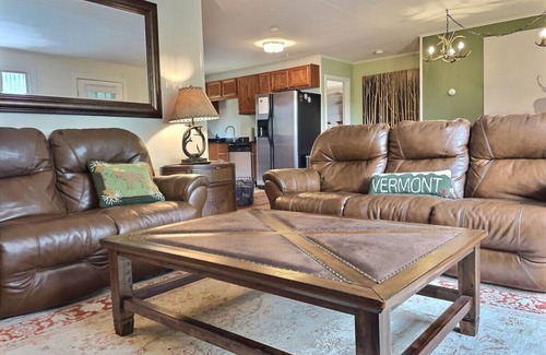 Killington Apartment | DoubleDen- AC, Hot Tub, Fire pit, Grill, Game Room