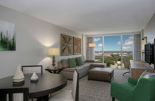 Florida Center Hotel | DoubleTree by Hilton at the Entrance to Universal Orlando