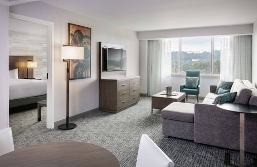 Crestline Heights Hotel | DoubleTree by Hilton Birmingham Perimeter Park