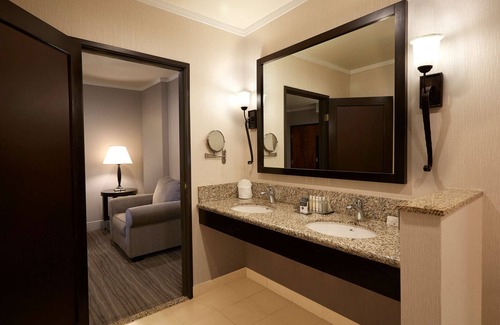 Claremont Hotel | DoubleTree by Hilton Claremont