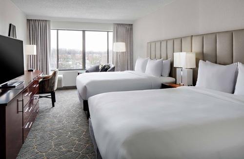 Fairfield Hotel | DoubleTree by Hilton Fairfield Hotel & Suites