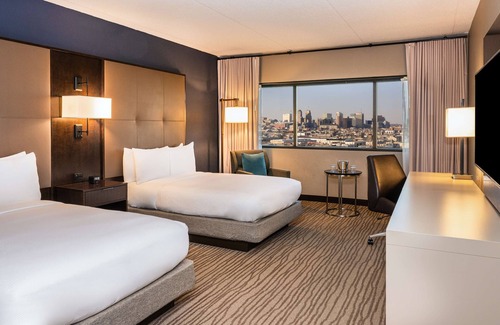 Newark Hotel | DoubleTree by Hilton Hotel Newark Airport