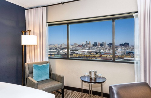 Newark Hotel | DoubleTree by Hilton Hotel Newark Airport