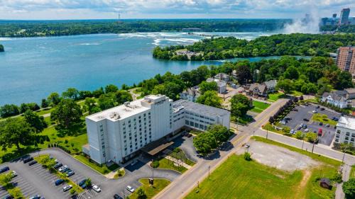 Downtown Niagara Falls Hotel | DoubleTree by Hilton Hotel Niagara Falls New York