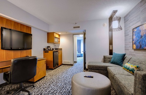 Downers Grove Hotel | DoubleTree Suites by Hilton Htl & Conf Cntr Downers Grove