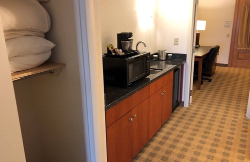 Downers Grove Hotel | DoubleTree Suites by Hilton Htl & Conf Cntr Downers Grove
