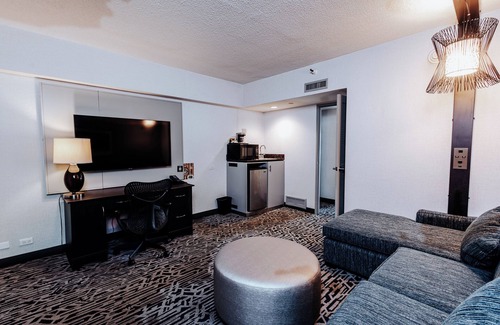 Downers Grove Hotel | DoubleTree Suites by Hilton Htl & Conf Cntr Downers Grove